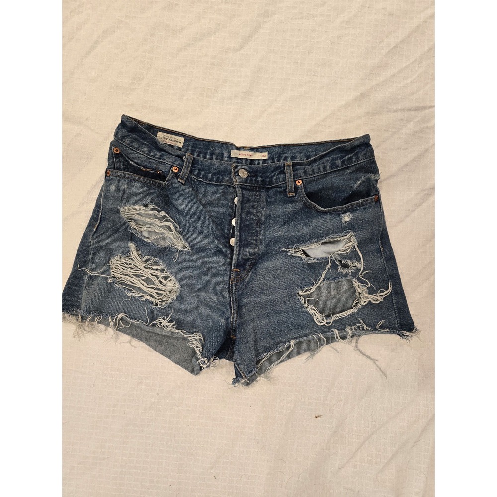Levi's denim jean shorts: Wedgie short‎ fit, button fly, distressed Women's 33